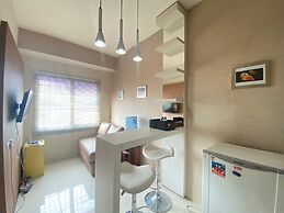 Cozy 2Br At Pinewood Apartment