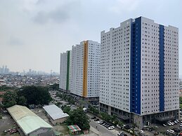 Cozy Living 2Br Green Pramuka City Apartment Next To Mall