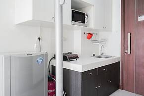 Cozy Stay Studio Apartment At Scientia Residence