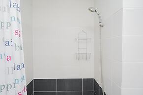 Cozy Stay Studio Apartment At Scientia Residence