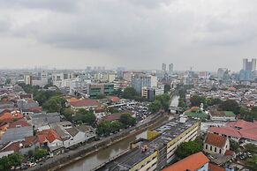 Comfortable And Warm Studio Room At Menteng Park Apartment