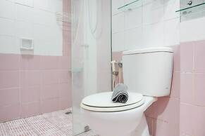 Comfort 2Br At Mediterania Gajah Mada Apartment