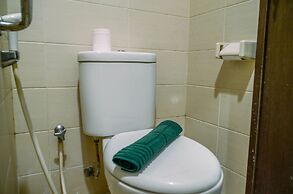 Nice And Warm 1Br At Belmont Residence Puri Apartment