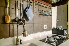 Nice And Warm 1Br At Belmont Residence Puri Apartment