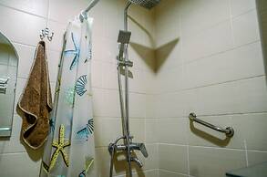 Nice And Warm 1Br At Belmont Residence Puri Apartment