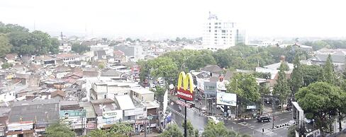 Deluxe 2Br At Dago Boutique Apartment