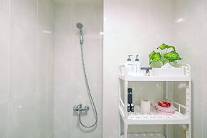 Warm And Cozy Studio Evenciio Apartment Margonda Near Ui