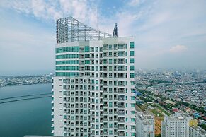 Comfort And Elegant 1Br Green Bay Condominium Apartment