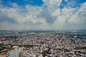 Comfort And Elegant 1Br Green Bay Condominium Apartment