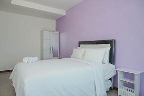 Comfort And Elegant 1Br Green Bay Condominium Apartment