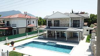 Stunning 4-bed Villa Grey 4 Bedrooms Private Pool