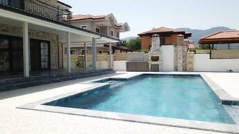 Stunning 4-bed Villa Grey 4 Bedrooms Private Pool