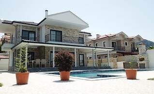 Stunning 4-bed Villa Grey 4 Bedrooms Private Pool