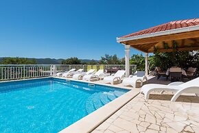 Holiday Villa Perna with Swimming Pool