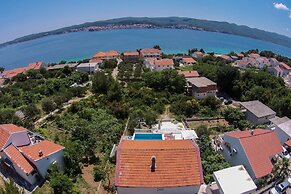 Holiday Villa Perna with Swimming Pool