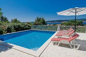 Holiday Villa Perna with Swimming Pool