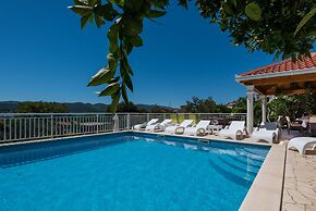 Holiday Villa Perna with Swimming Pool