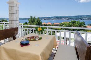 Holiday Villa Perna with Swimming Pool