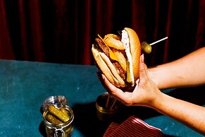 Courtyard By Marriott Melbourne Flagstaff Gardens