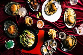 Courtyard By Marriott Melbourne Flagstaff Gardens