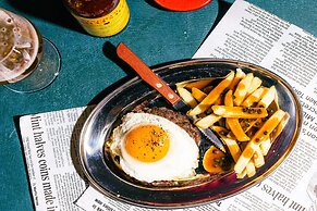 Courtyard By Marriott Melbourne Flagstaff Gardens