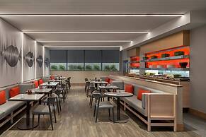 Courtyard By Marriott Melbourne Flagstaff Gardens