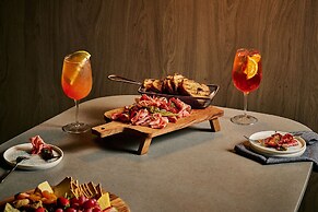 Courtyard By Marriott Melbourne Flagstaff Gardens