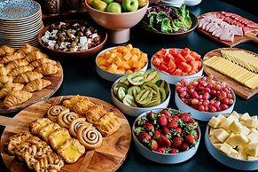 Courtyard By Marriott Melbourne Flagstaff Gardens