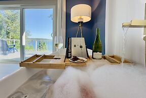 Lucky Stone Retreat - Private Beach & Acadia View