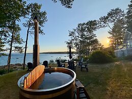 Lucky Stone Retreat - Private Beach & Acadia View