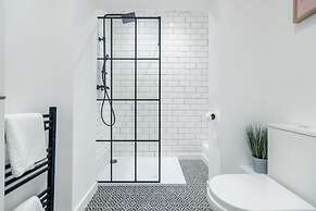 Queen Street Apartments by Sasco