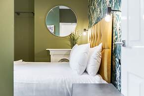 Queen Street Apartments by Sasco