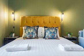 Queen Street Apartments by Sasco