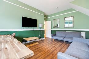 Queen Street Apartments by Sasco