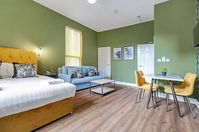 Queen Street Apartments by Sasco