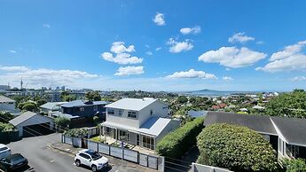 Gorgeous Apt Panoramic Views