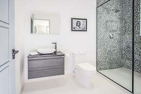 Onyx by Blue Sky Luxury