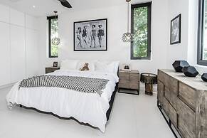 Onyx by Blue Sky Luxury