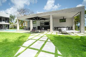 Onyx by Blue Sky Luxury