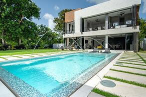 Onyx by Blue Sky Luxury