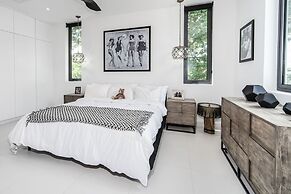 Onyx by Blue Sky Luxury