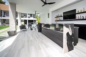 Onyx by Blue Sky Luxury