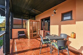 Twin Oasis Retreat With Pool & Spa