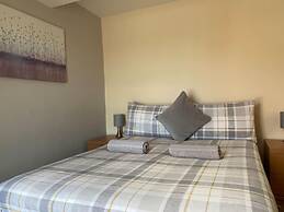Apartment - Sleeps 2 - Pet Friendly - Parking