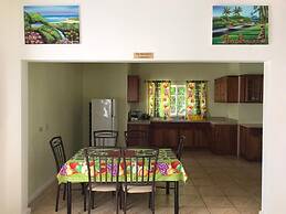 Beautiful 2-bed Apartment in Sunny Jamaica
