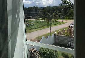 Beautiful 2-bed Apartment in Sunny Jamaica