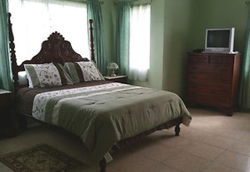 Beautiful 2-bed Apartment in Sunny Jamaica