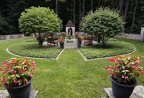 Surrey-Williamson Inn