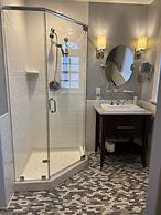 Surrey-Williamson Inn