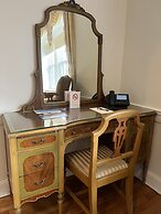 Surrey-Williamson Inn